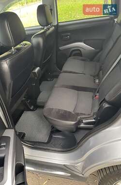 Внедорожник / Кроссовер Mitsubishi Outlander 2011 в 