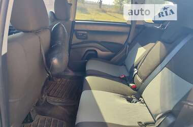 Внедорожник / Кроссовер Mitsubishi Outlander 2011 в 