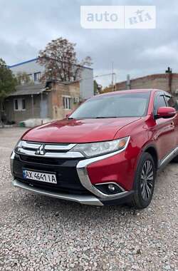 Позашляховик / Кросовер Mitsubishi Outlander 2016 в Харкові