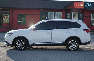 Позашляховик / Кросовер Mitsubishi Outlander 2017 в 