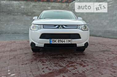 Позашляховик / Кросовер Mitsubishi Outlander 2013 в Рівному