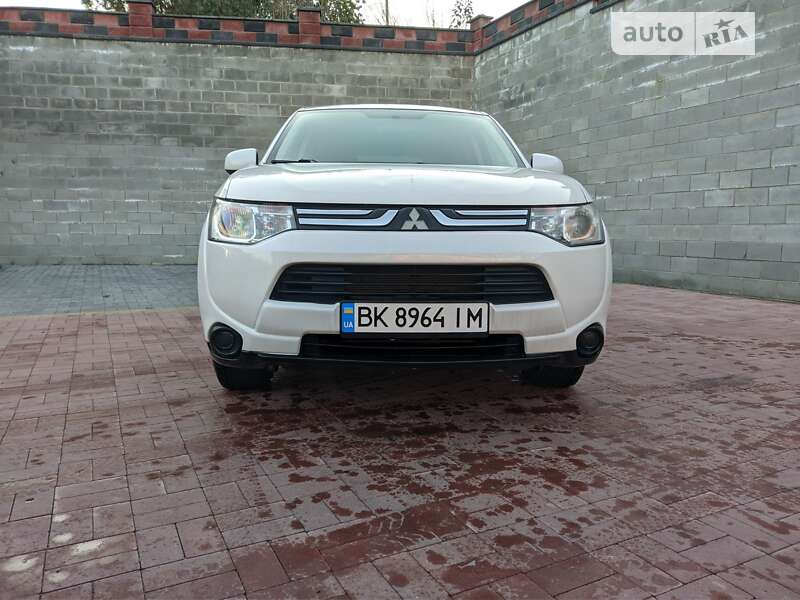 Позашляховик / Кросовер Mitsubishi Outlander 2013 в Рівному