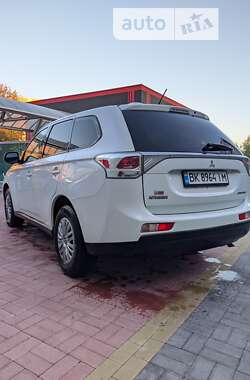 Позашляховик / Кросовер Mitsubishi Outlander 2013 в Рівному