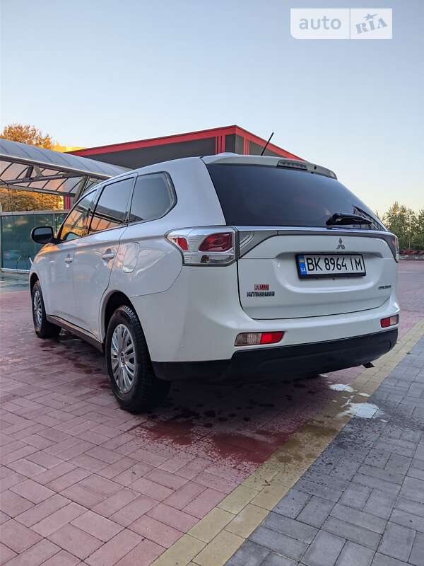 Позашляховик / Кросовер Mitsubishi Outlander 2013 в Рівному