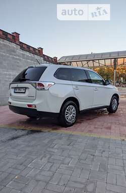 Позашляховик / Кросовер Mitsubishi Outlander 2013 в Рівному