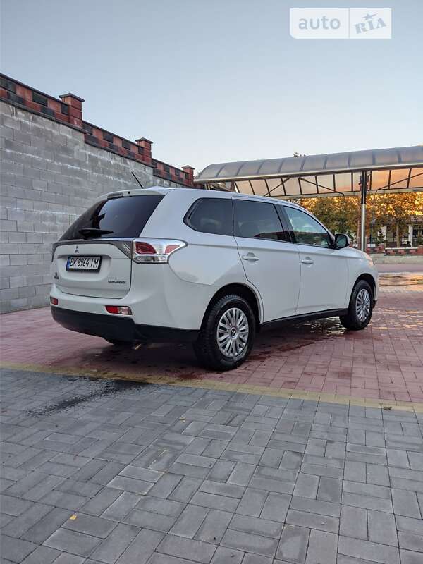 Позашляховик / Кросовер Mitsubishi Outlander 2013 в Рівному