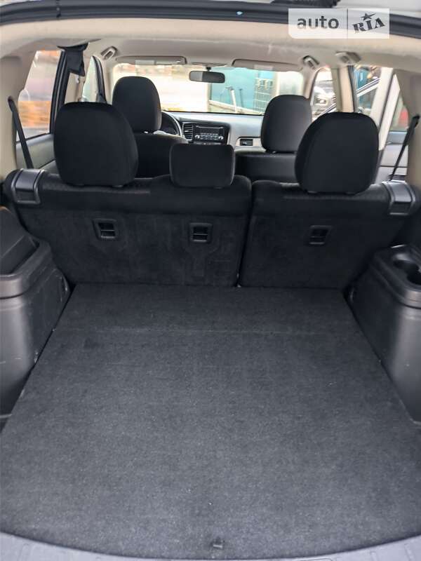 Позашляховик / Кросовер Mitsubishi Outlander 2013 в Рівному
