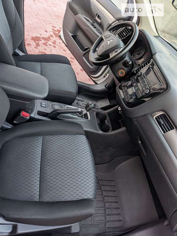 Позашляховик / Кросовер Mitsubishi Outlander 2013 в Рівному