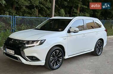 Позашляховик / Кросовер Mitsubishi Outlander 2018 в Львові