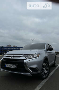 Позашляховик / Кросовер Mitsubishi Outlander 2016 в Києві