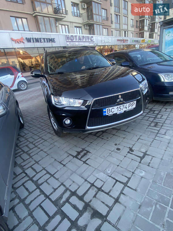 Позашляховик / Кросовер Mitsubishi Outlander 2010 в Львові