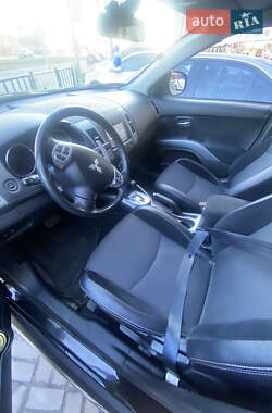 Внедорожник / Кроссовер Mitsubishi Outlander 2010 в 