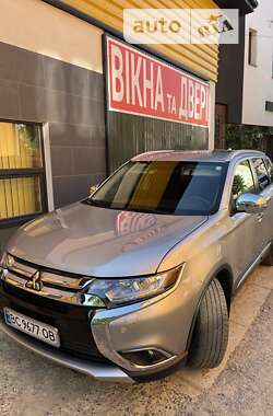 Внедорожник / Кроссовер Mitsubishi Outlander 2018 в Львове