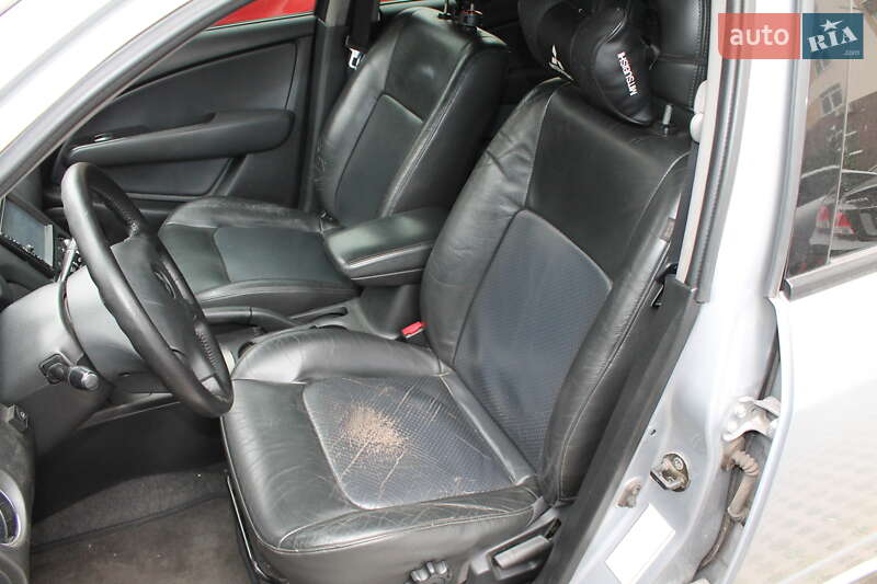 Внедорожник / Кроссовер Mitsubishi Outlander 2003 в Киеве