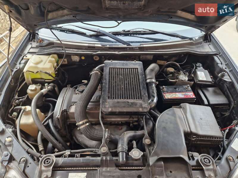 Позашляховик / Кросовер Mitsubishi Outlander 2003 в Києві