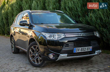 Внедорожник / Кроссовер Mitsubishi Outlander 2015 в Самборе