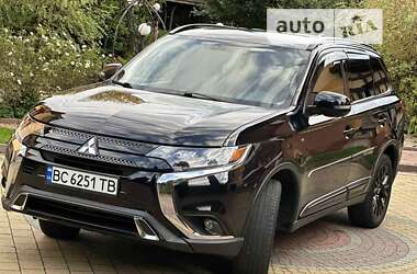 Позашляховик / Кросовер Mitsubishi Outlander 2018 в Львові