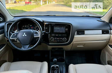 Внедорожник / Кроссовер Mitsubishi Outlander 2013 в Калуше