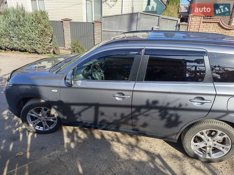 Внедорожник / Кроссовер Mitsubishi Outlander 2012 в Ивано-Франковске