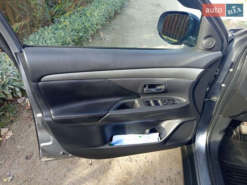 Внедорожник / Кроссовер Mitsubishi Outlander 2012 в Ивано-Франковске