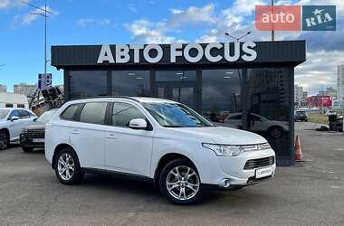 Позашляховик / Кросовер Mitsubishi Outlander 2013 в Києві