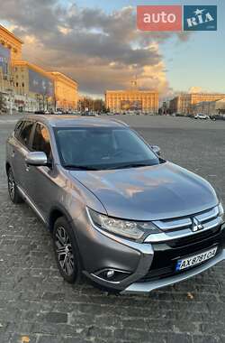 Внедорожник / Кроссовер Mitsubishi Outlander 2015 в Харькове