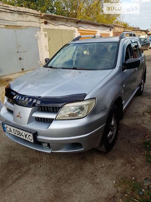 Внедорожник / Кроссовер Mitsubishi Outlander 2005 в Ватутино