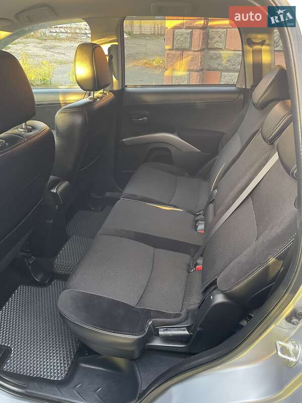 Внедорожник / Кроссовер Mitsubishi Outlander 2011 в Ровно