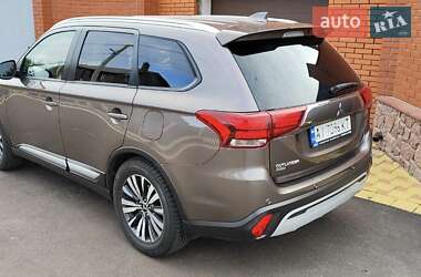 Позашляховик / Кросовер Mitsubishi Outlander 2020 в Києві