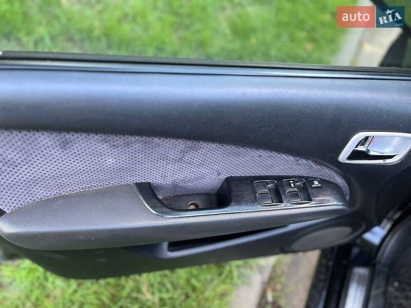 Позашляховик / Кросовер Mitsubishi Outlander 2003 в Полтаві