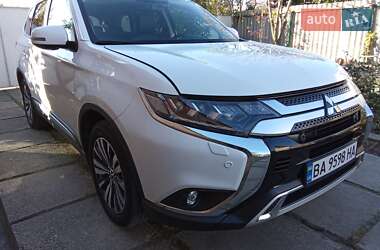 Позашляховик / Кросовер Mitsubishi Outlander 2023 в Кропивницькому