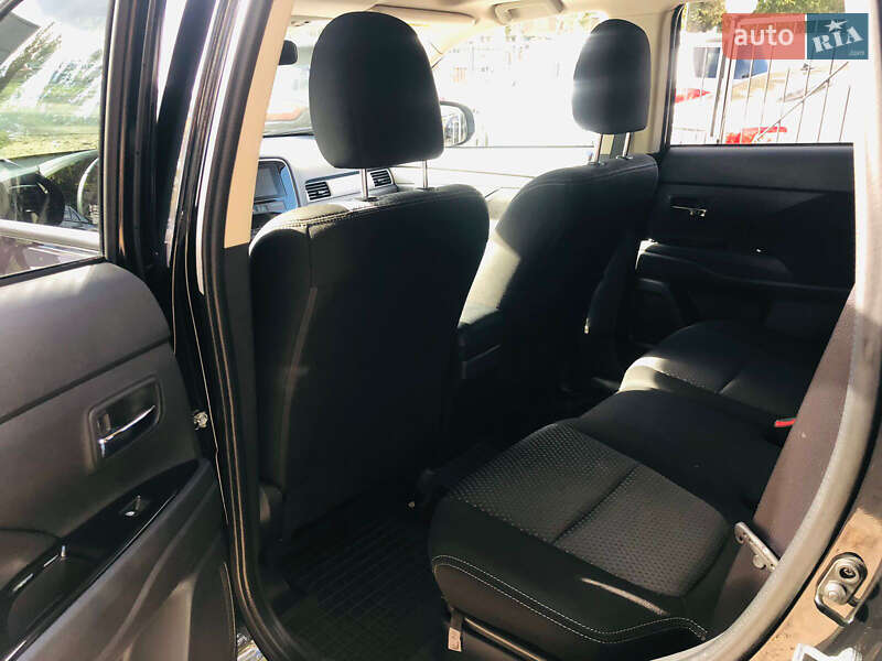 Внедорожник / Кроссовер Mitsubishi Outlander 2017 в Одессе