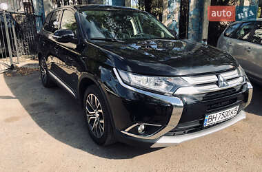 Позашляховик / Кросовер Mitsubishi Outlander 2017 в Одесі