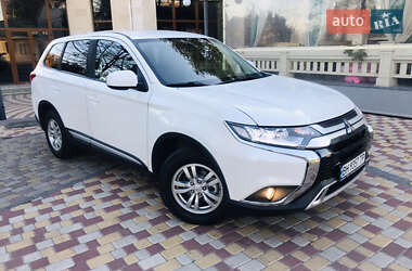 Внедорожник / Кроссовер Mitsubishi Outlander 2019 в Одессе