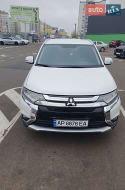 Позашляховик / Кросовер Mitsubishi Outlander 2016 в Києві