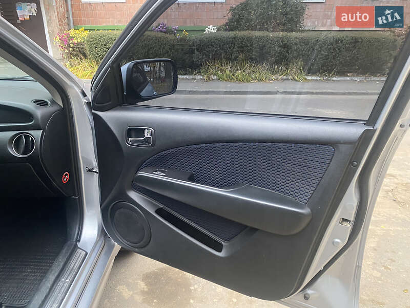 Внедорожник / Кроссовер Mitsubishi Outlander 2007 в Луцке