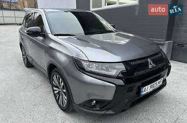 Позашляховик / Кросовер Mitsubishi Outlander 2019 в Києві