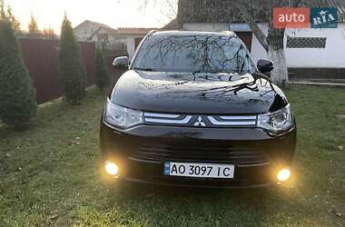 Внедорожник / Кроссовер Mitsubishi Outlander 2013 в Иршаве