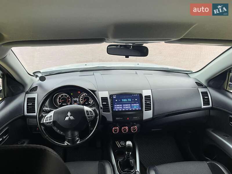 Внедорожник / Кроссовер Mitsubishi Outlander 2011 в Ровно