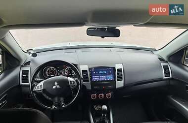 Внедорожник / Кроссовер Mitsubishi Outlander 2011 в 
