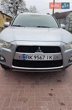 Внедорожник / Кроссовер Mitsubishi Outlander 2011 в 