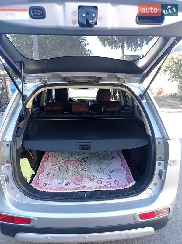 Внедорожник / Кроссовер Mitsubishi Outlander 2015 в Каменке