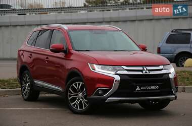 Позашляховик / Кросовер Mitsubishi Outlander 2017 в Києві