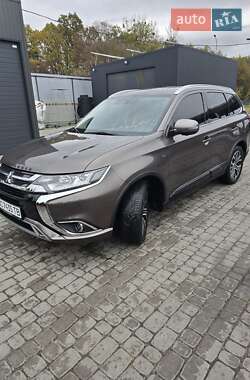 Позашляховик / Кросовер Mitsubishi Outlander 2018 в Львові