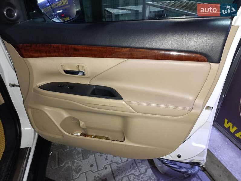 Позашляховик / Кросовер Mitsubishi Outlander 2013 в Білій Церкві