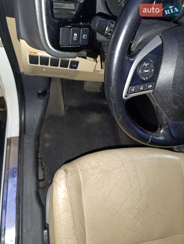 Позашляховик / Кросовер Mitsubishi Outlander 2013 в Білій Церкві