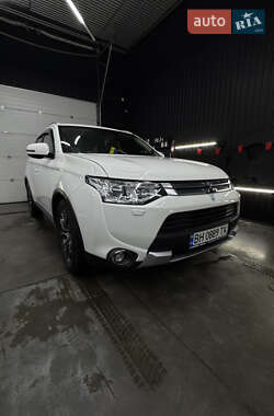 Внедорожник / Кроссовер Mitsubishi Outlander 2015 в Одессе