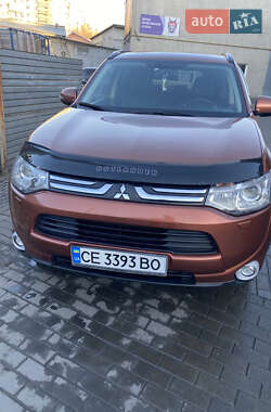 Внедорожник / Кроссовер Mitsubishi Outlander 2012 в 