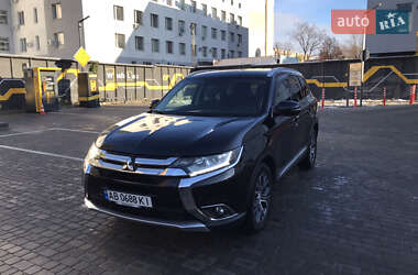 Позашляховик / Кросовер Mitsubishi Outlander 2017 в 