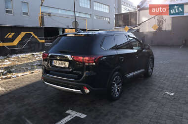 Позашляховик / Кросовер Mitsubishi Outlander 2017 в 